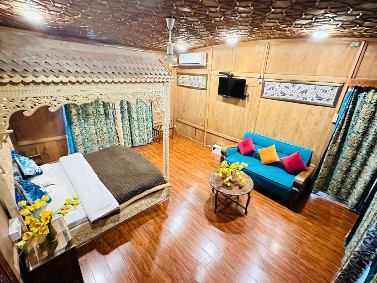 Shabnam Group Of Houseboats Otel Srīnagar Dış mekan fotoğraf